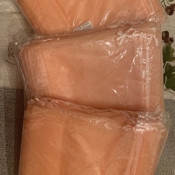 Light peach 5x7 organza bags. Says champagne color - it’s a light peach. - Picture 4 of 5